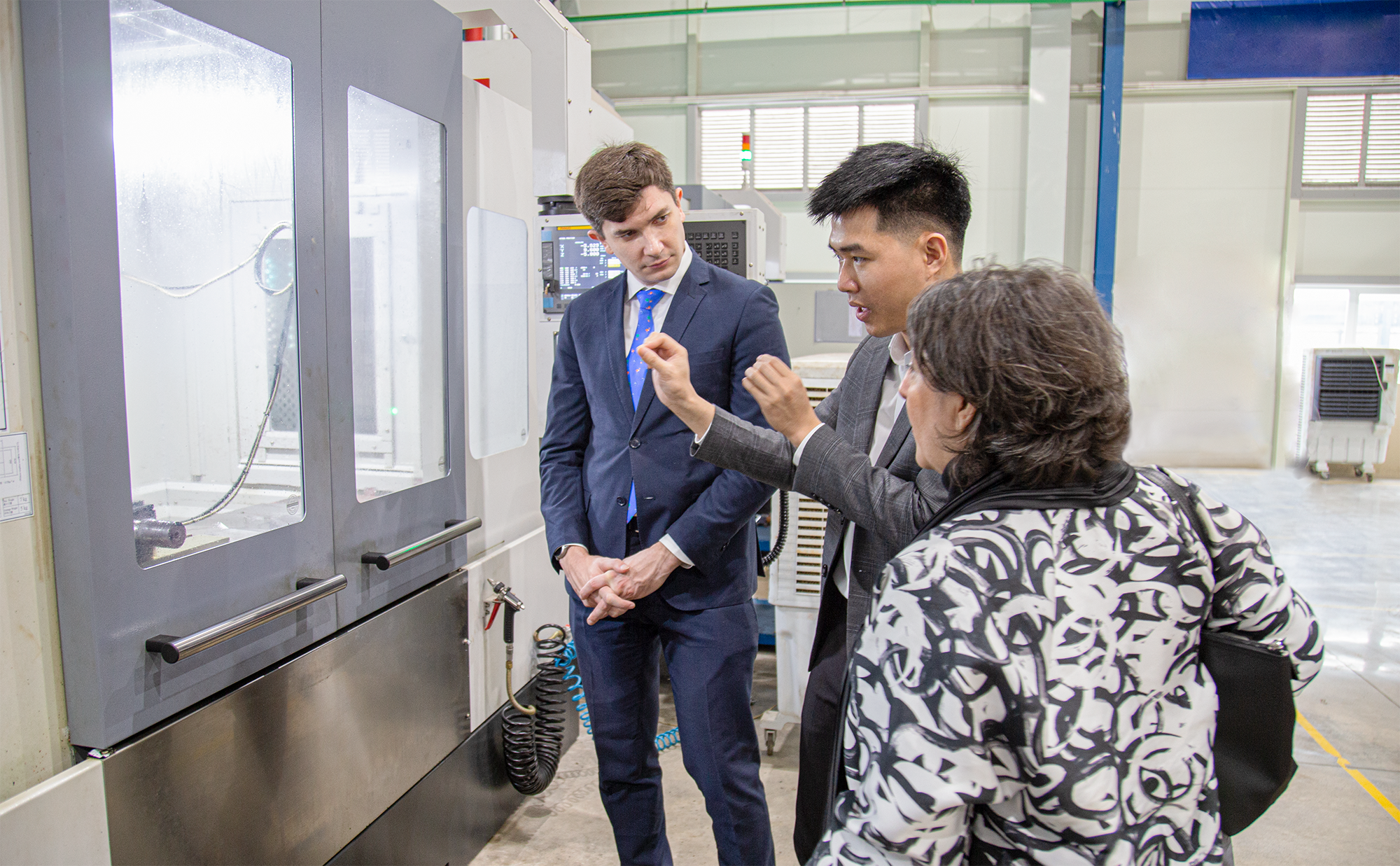 dai su va tham tan kinh te tay ban nha den tham simon viet nam 3