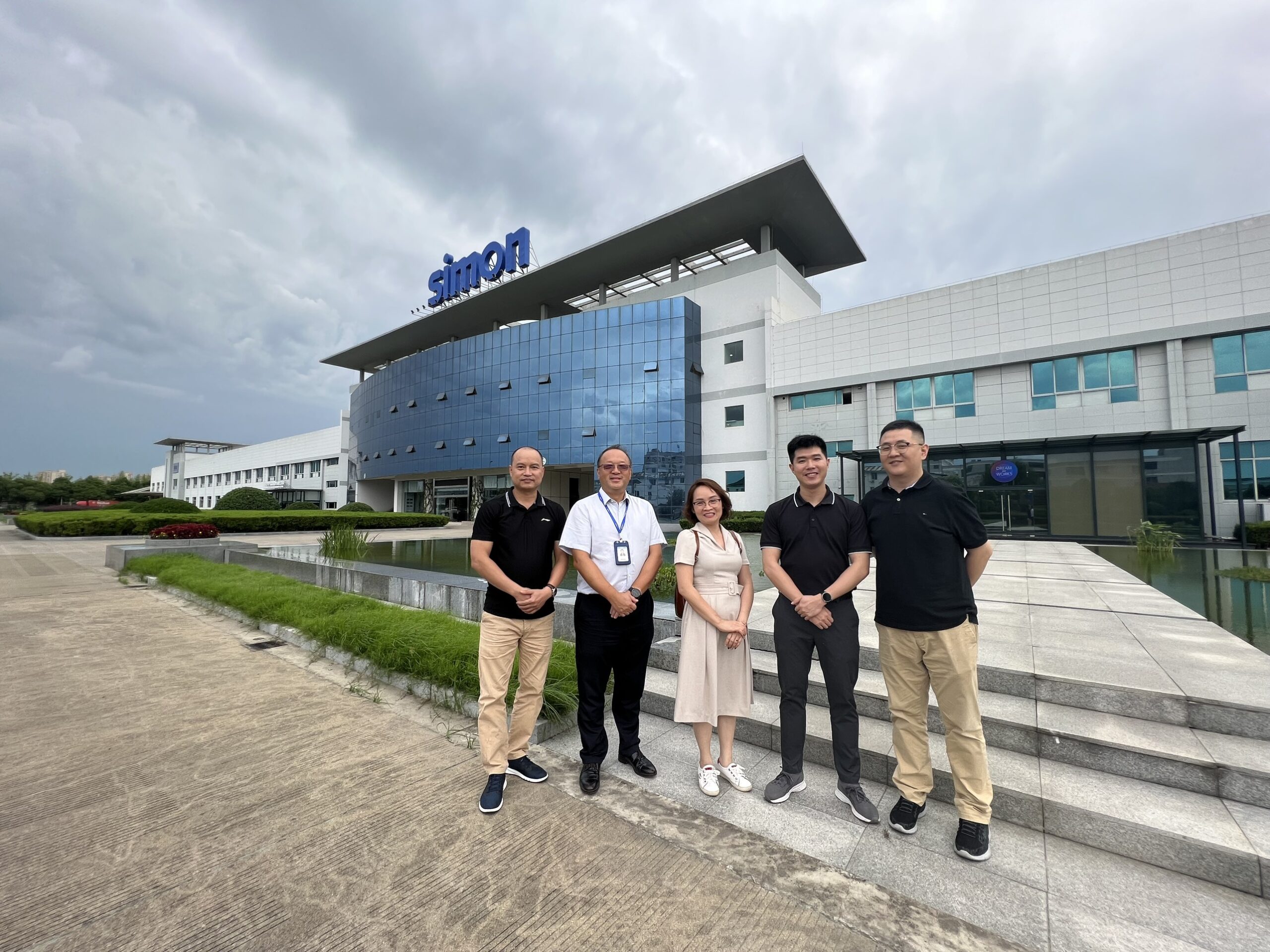 simon-viet-nam-co-chuyen-cong-tac-tai-simon-trung-quoc