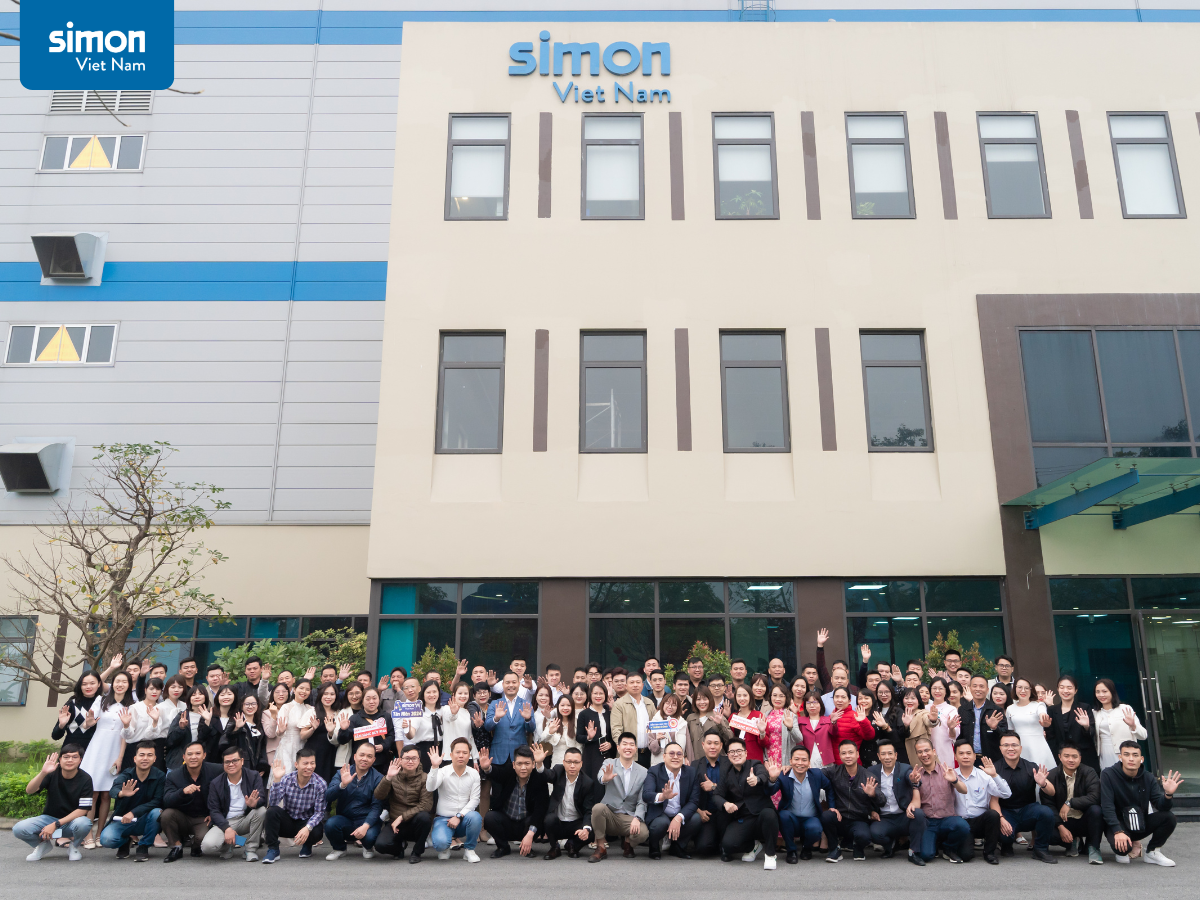 simon 4 năm